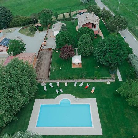 Agriturismo Gli Alberelli 아쿠아펜덴테 외부 사진